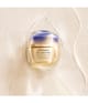Shiseido Vital Perfection Ansiktskräm 50 ml 768614210108 visual3-shot_se
