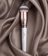 Produktbild 4 von 5, Luvia Blurring Buffer Foundationpinsel