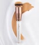 Luvia Blurring Buffer Foundationborste 1 st 4260376614836 visual3-shot_se