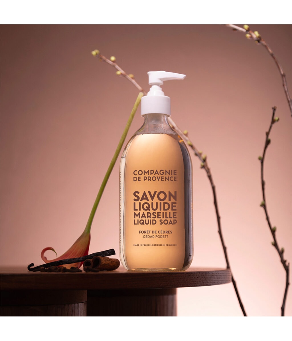 Жидкое мыло La Compagnie de Provence Savon Liquide Marseille Cedar Forest, древесный, 495 мл — фото 3