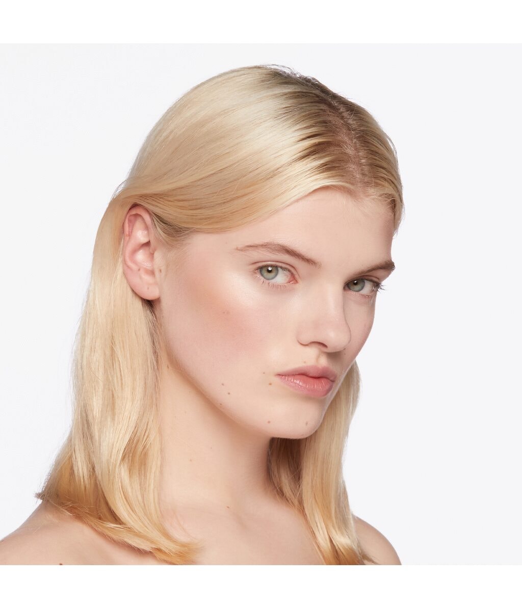 Бронзер Gucci Poudre de Beaute Eclat Soleil сияющий, оттенок 01, 12 г — фото 4