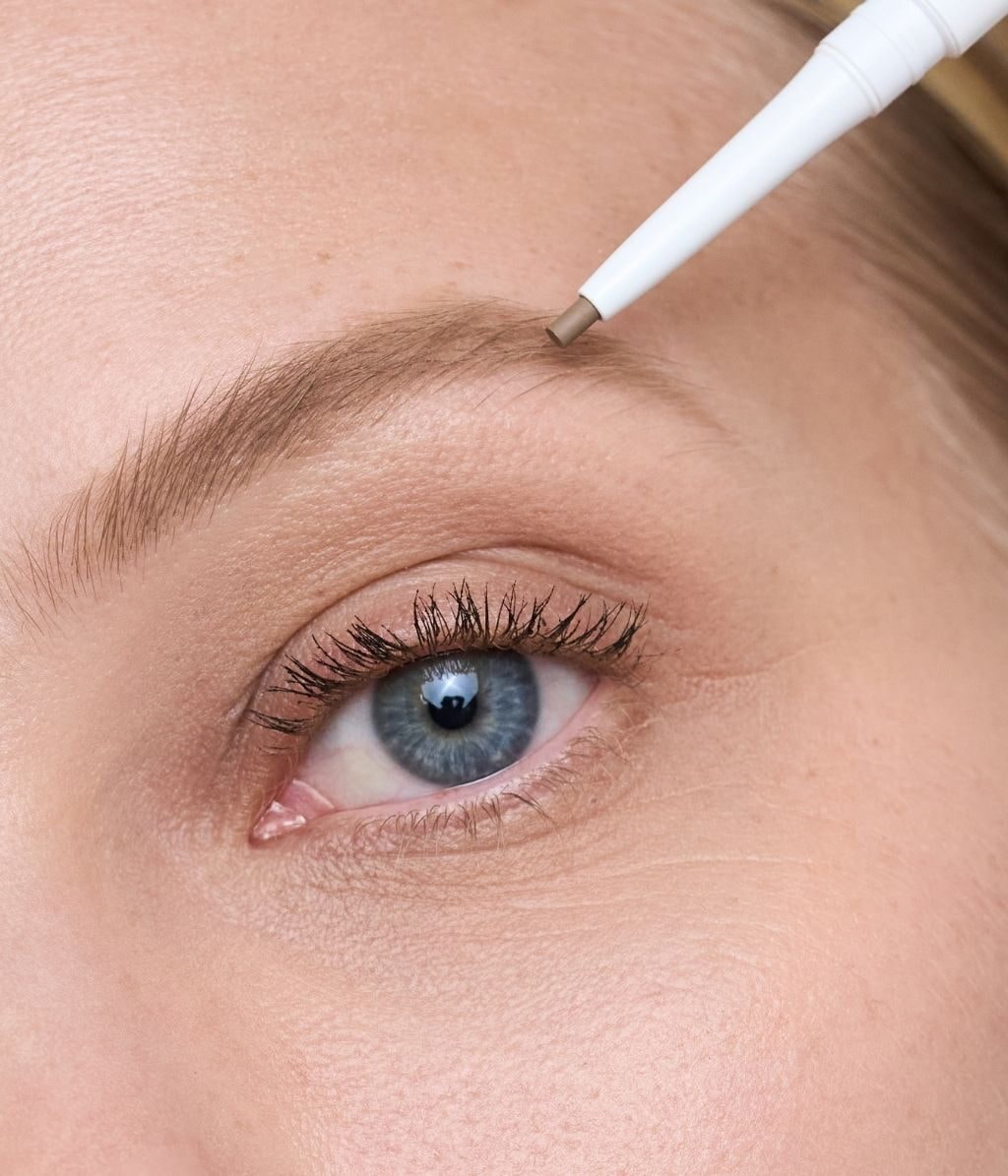 Карандаш для бровей Kess Berlin Easy Brow Pencil стойкий, оттенок Blonde, 0,14 г — фото 3