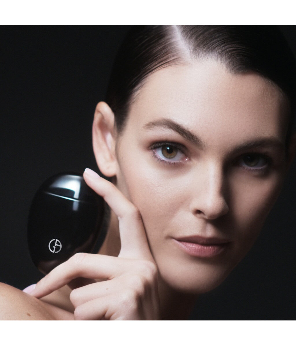 Крем для рук Giorgio Armani Crema Nera Hand Cream, с пептидами и биотином, 50 мл — фото 4