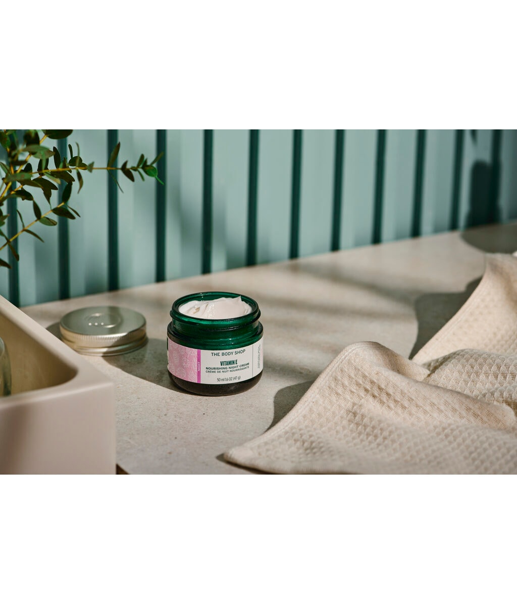 Ночной крем для лица The Body Shop Vitamin E Nourishing Night Cream увлажняющий, с витамином E, 50 мл — фото 4