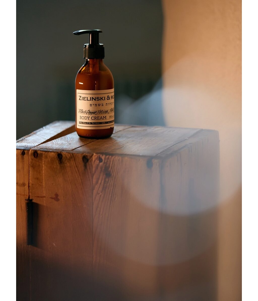 Крем для тела Zielinski & Rozen Black Pepper, Vetiver, Neroli, Amber, лёгкий, быстро впитывается, 195 мл — фото 3
