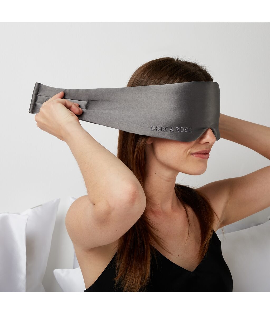 Шёлковая маска для сна Dore & Rose Deep Sleep Mask Charcoal, 1 шт — фото 4