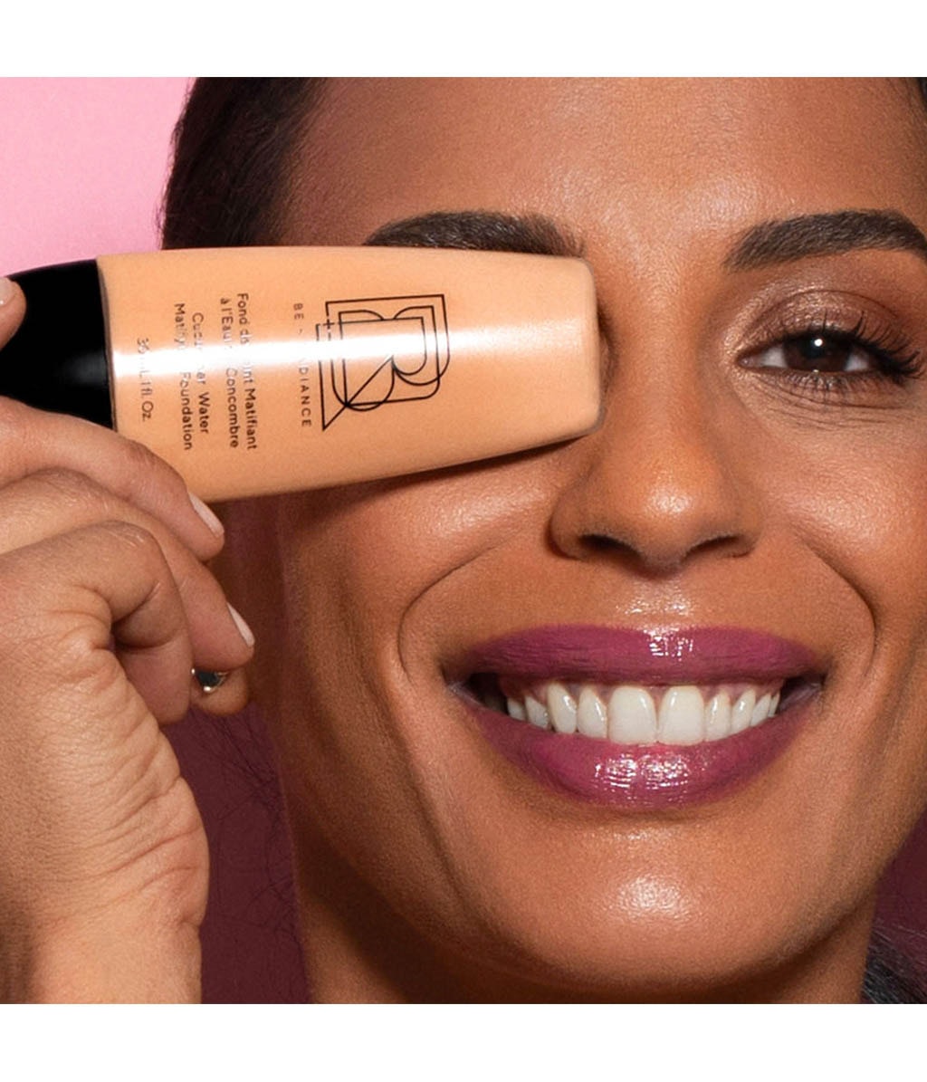 Тональная основа Be + Radiance Cucumber Water Matifying Foundation матирующая, оттенок N°40, 30 мл — фото 5