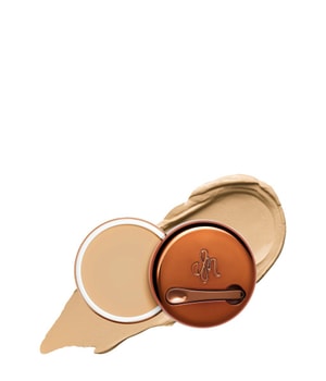 Danessa Myricks Beauty Yummy Skin Blurring Balm Powder kompaktowy podkład kremowy odcień 2 - Light With Golden Undertones 18 g można nabyć na stronie Flaconi.pl