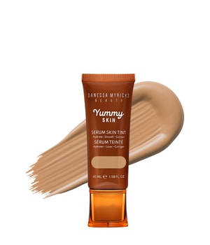 Danessa Myricks Beauty Yummy Skin Serum Skin Tint nawilżający podkład z efektem wygładzającym odcień 6.5 - Medium With Cool Undertones 45 ml można nabyć na stronie Flaconi.pl