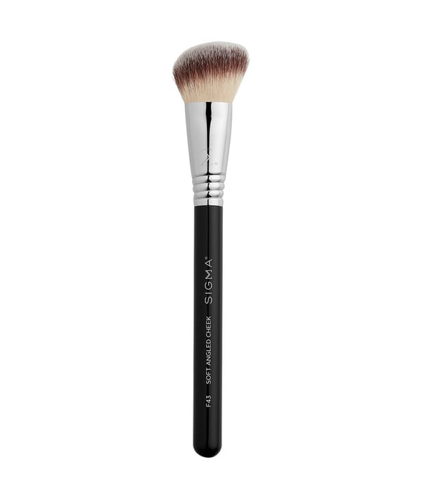 Produktbillede 1 af 2, Sigma Beauty F43 - Soft Angled Cheek Pudderbørste